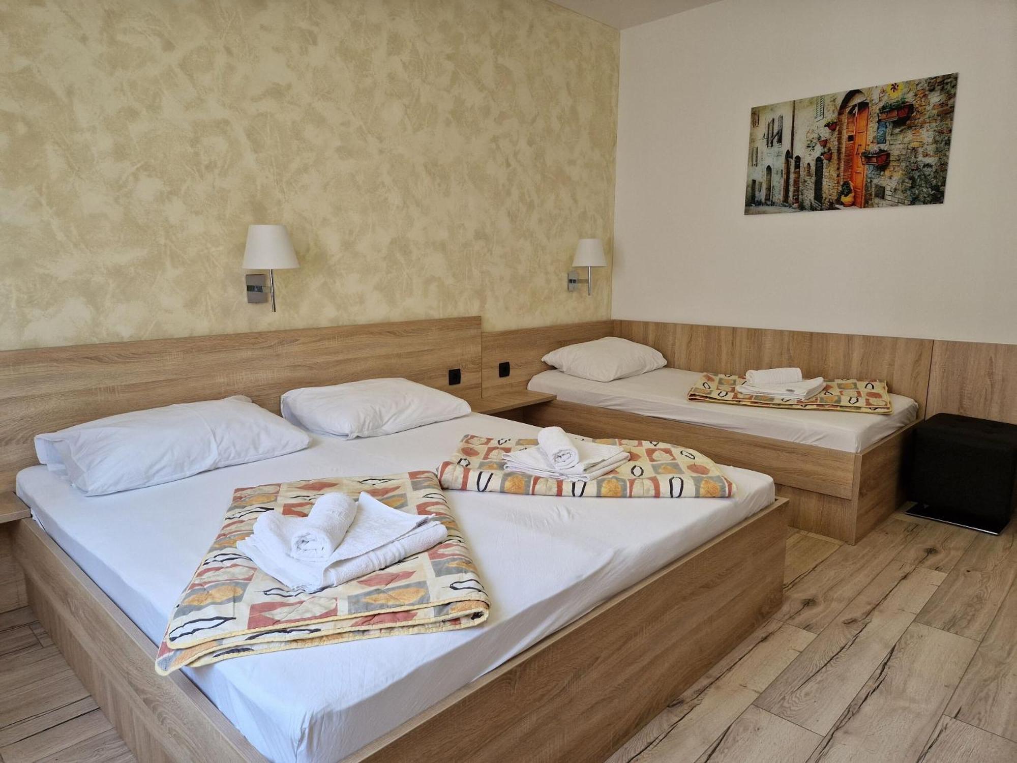 Apartment And Rooms Amenka نوفاليا المظهر الخارجي الصورة
