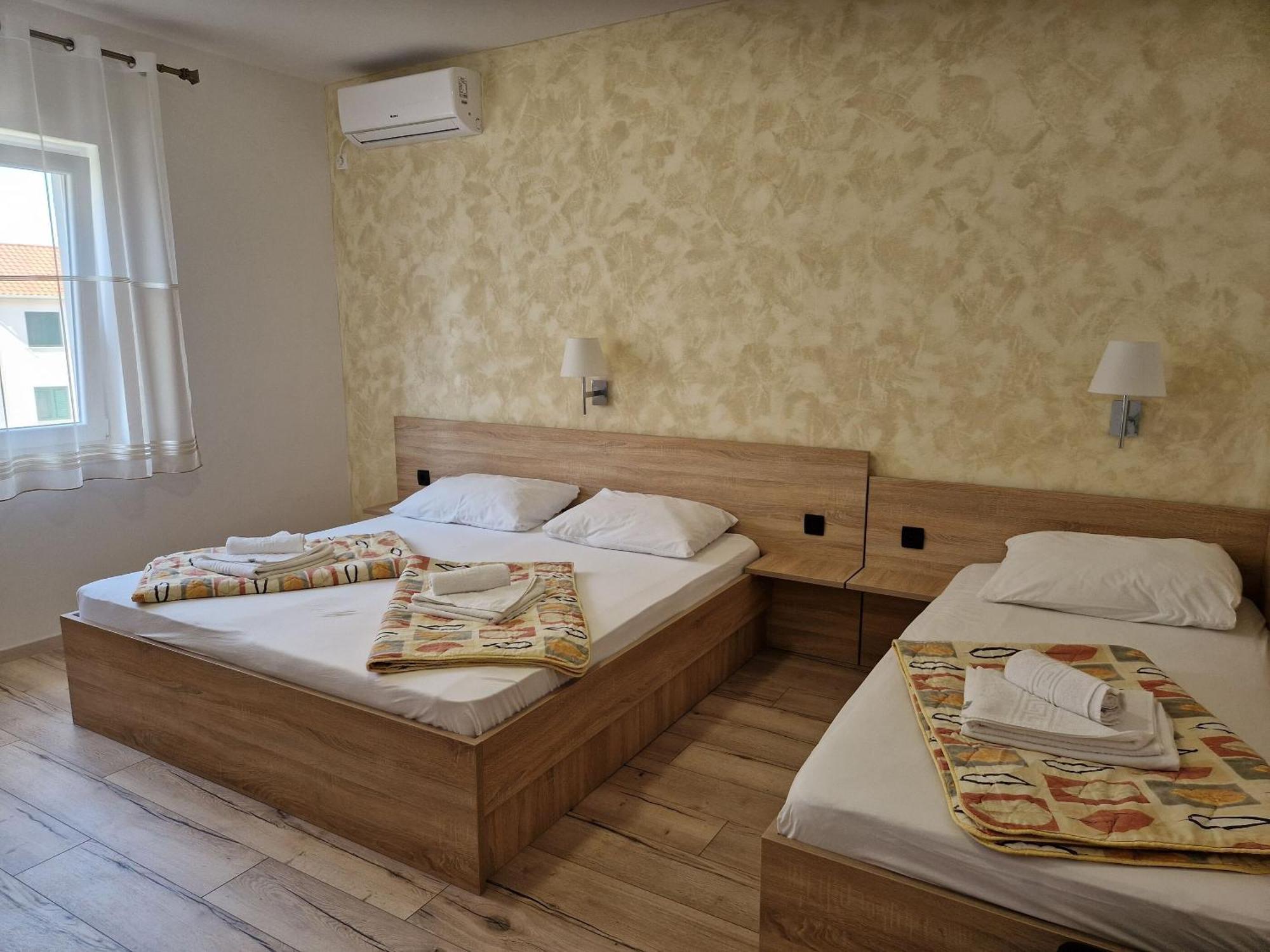 Apartment And Rooms Amenka نوفاليا المظهر الخارجي الصورة