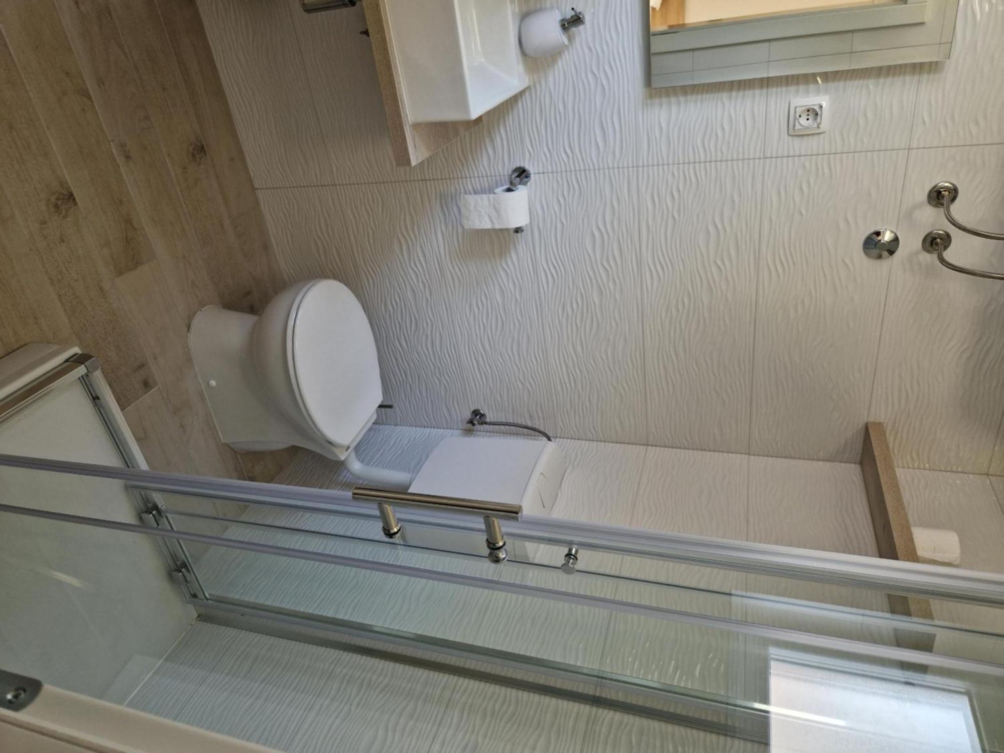 Apartment And Rooms Amenka نوفاليا المظهر الخارجي الصورة