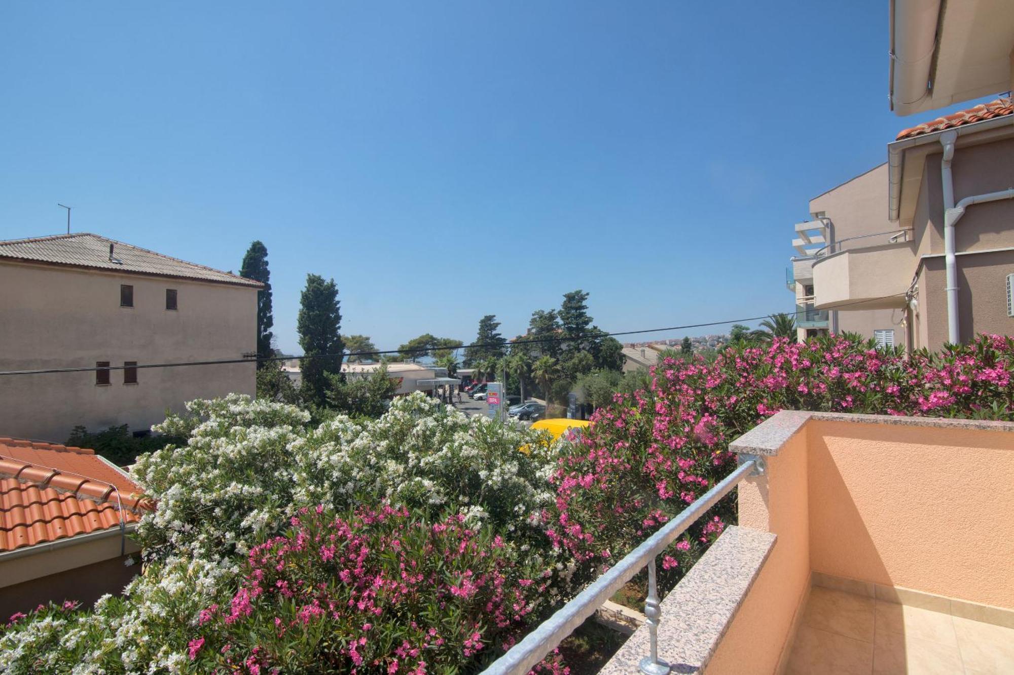 Apartment And Rooms Amenka نوفاليا المظهر الخارجي الصورة