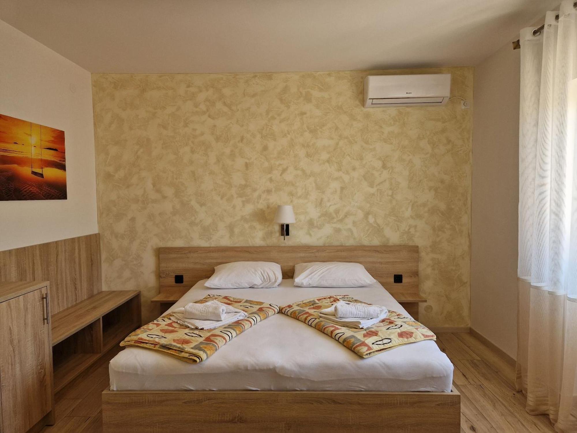 Apartment And Rooms Amenka نوفاليا المظهر الخارجي الصورة