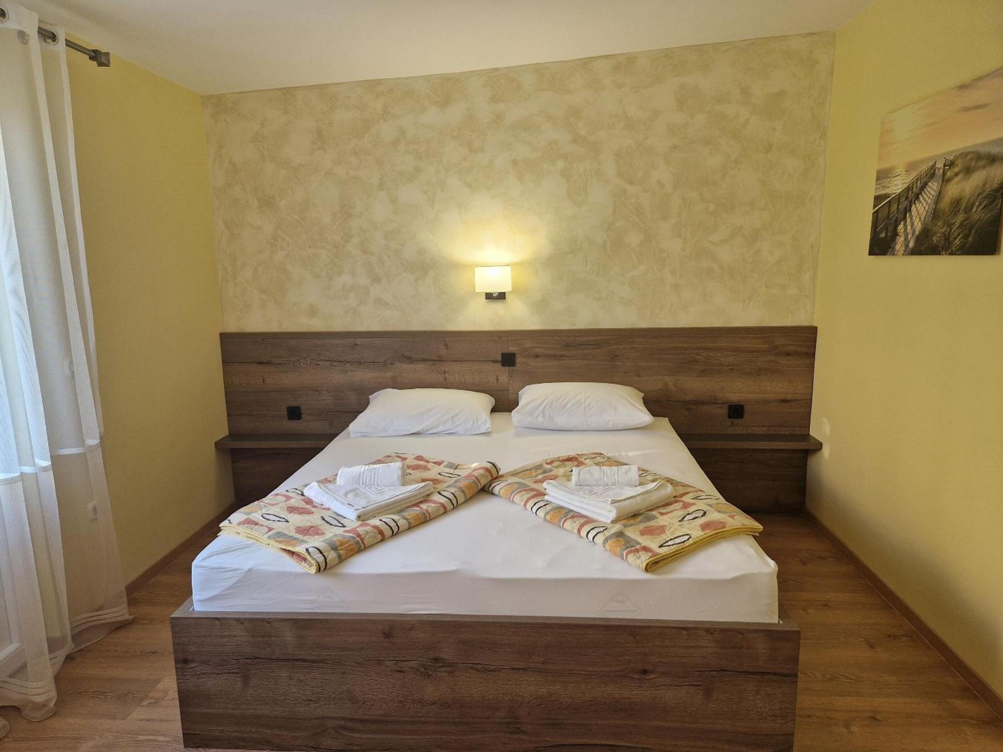 Apartment And Rooms Amenka نوفاليا المظهر الخارجي الصورة