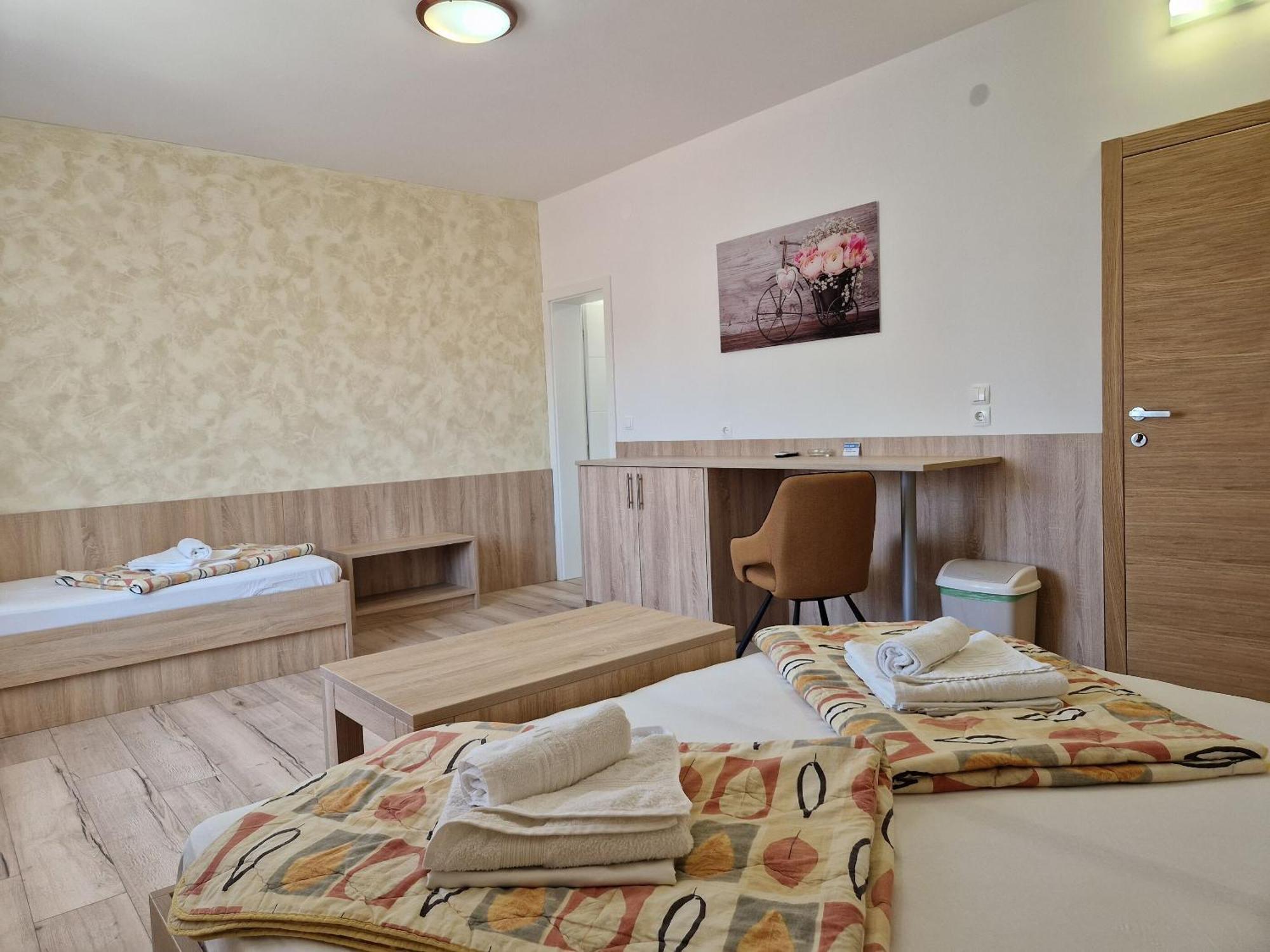 Apartment And Rooms Amenka نوفاليا المظهر الخارجي الصورة