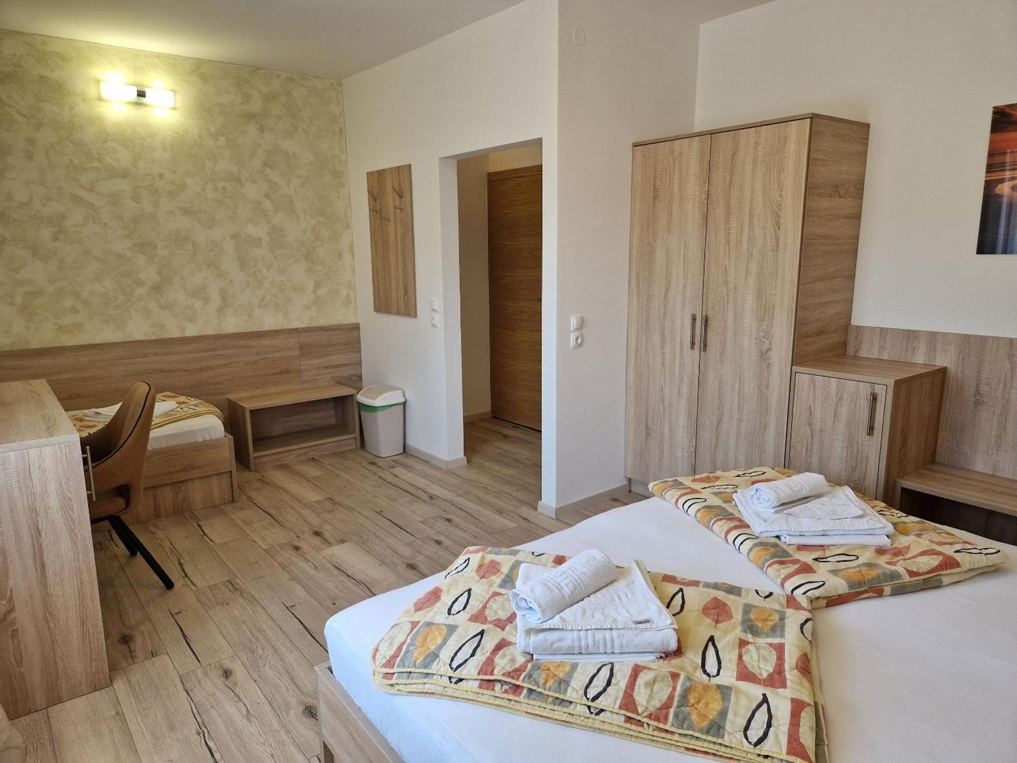 Apartment And Rooms Amenka نوفاليا المظهر الخارجي الصورة