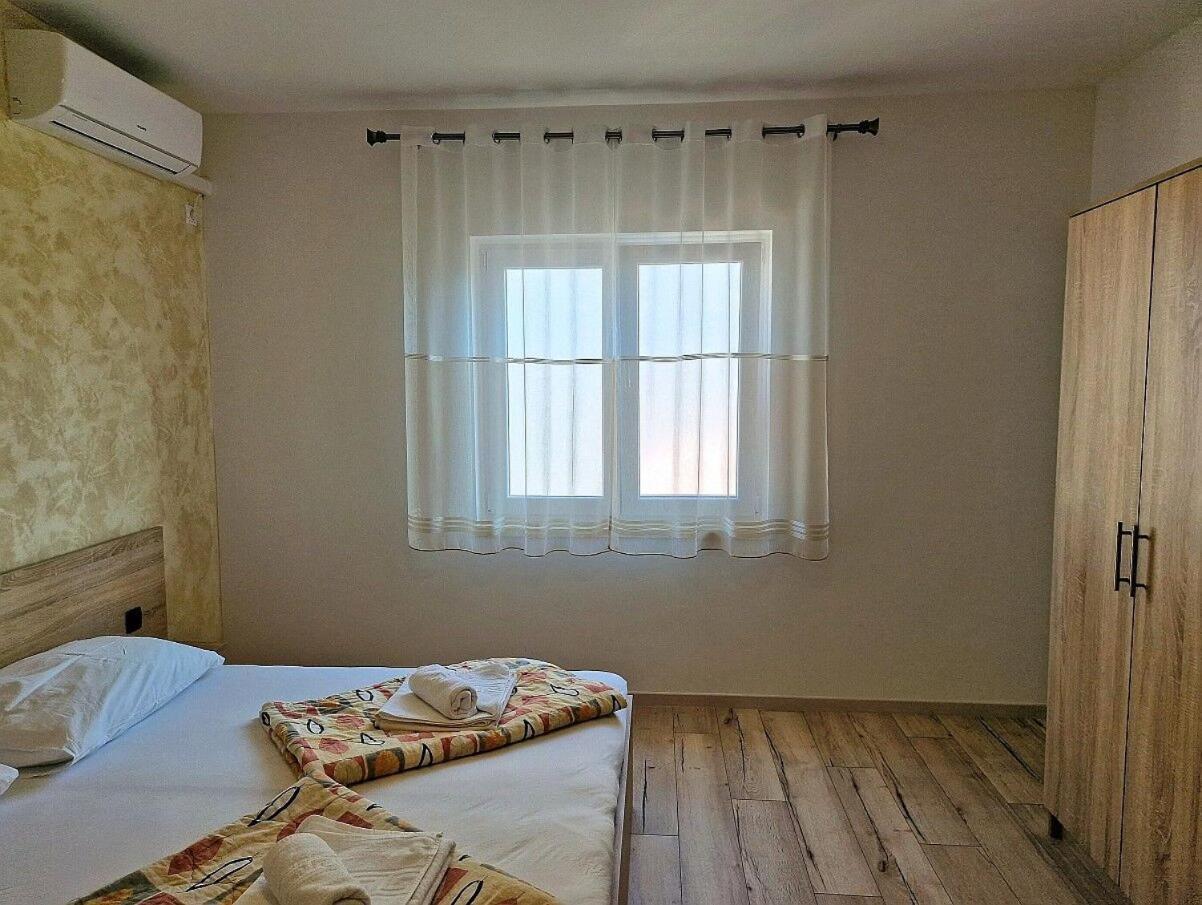 Apartment And Rooms Amenka نوفاليا المظهر الخارجي الصورة