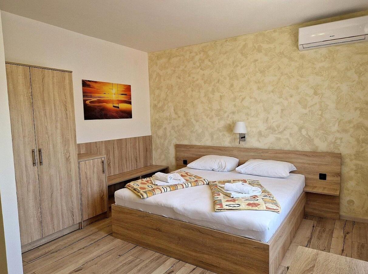 Apartment And Rooms Amenka نوفاليا المظهر الخارجي الصورة