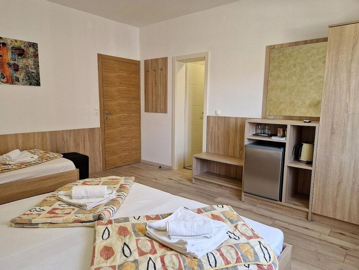 Apartment And Rooms Amenka نوفاليا المظهر الخارجي الصورة