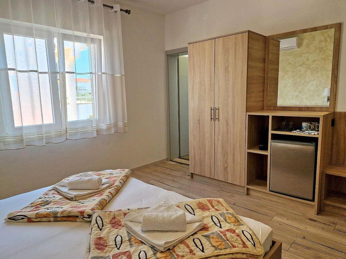Apartment And Rooms Amenka نوفاليا المظهر الخارجي الصورة