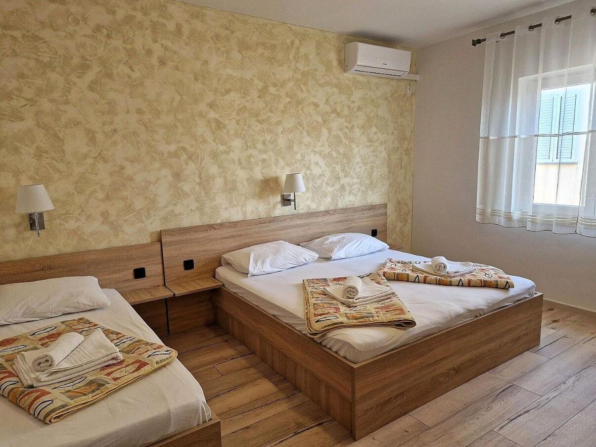 Apartment And Rooms Amenka نوفاليا المظهر الخارجي الصورة
