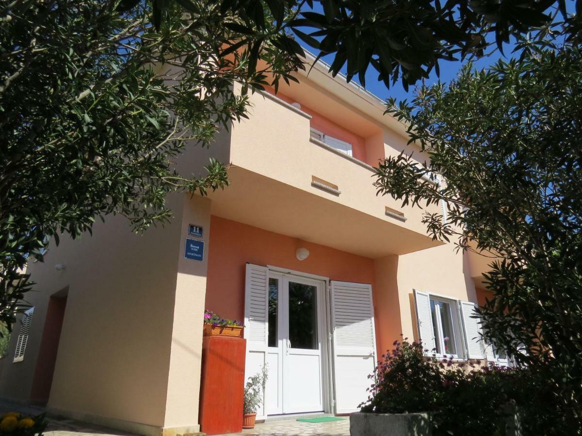 Apartment And Rooms Amenka نوفاليا المظهر الخارجي الصورة
