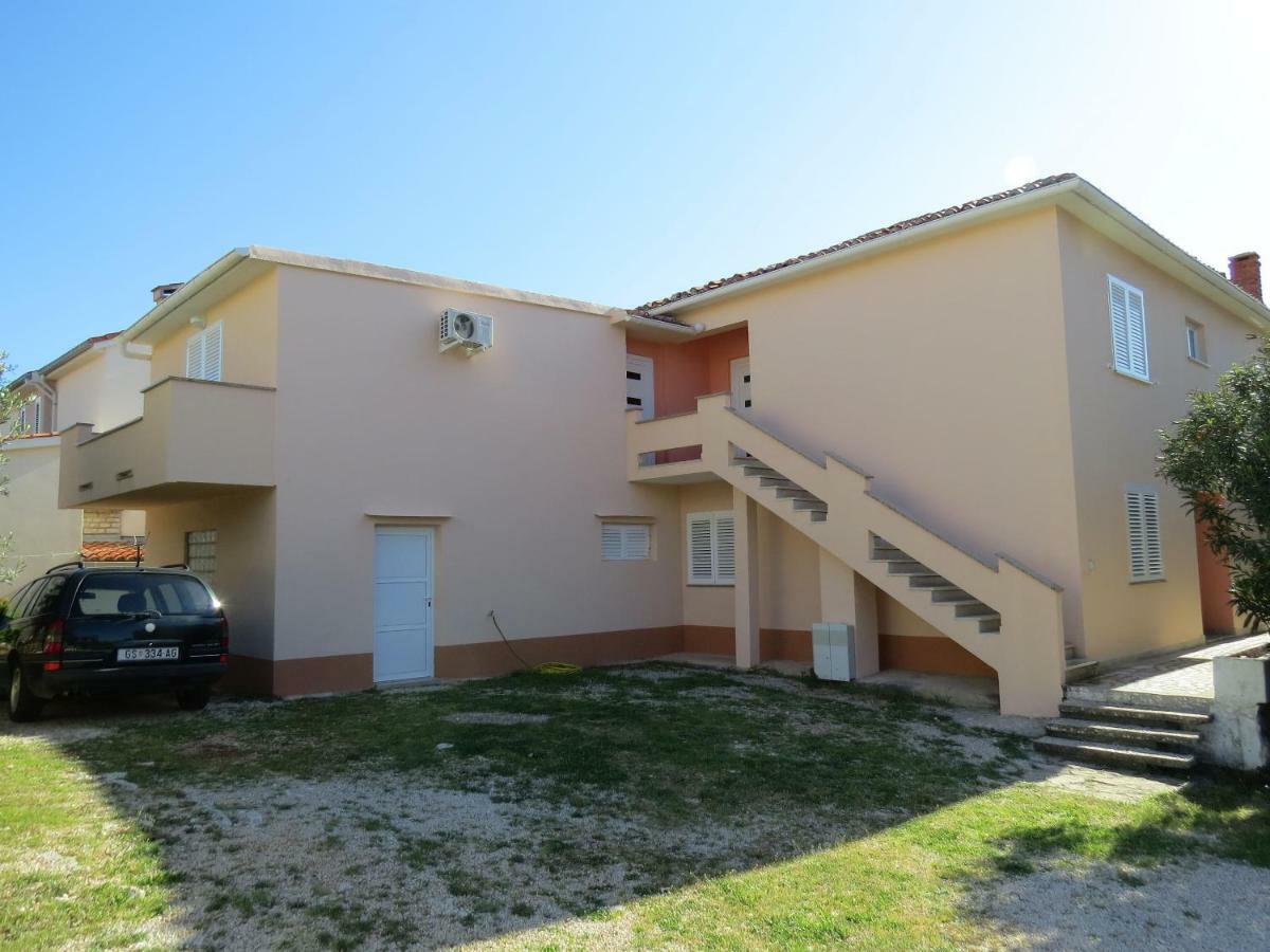 Apartment And Rooms Amenka نوفاليا المظهر الخارجي الصورة