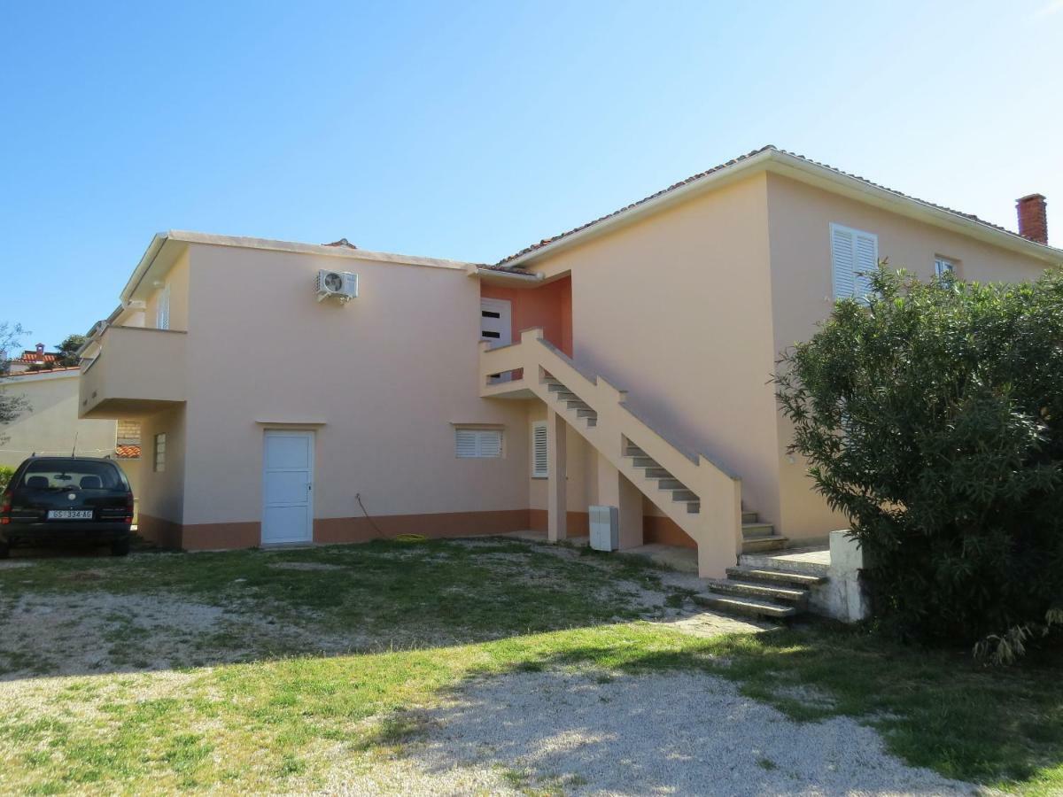 Apartment And Rooms Amenka نوفاليا المظهر الخارجي الصورة