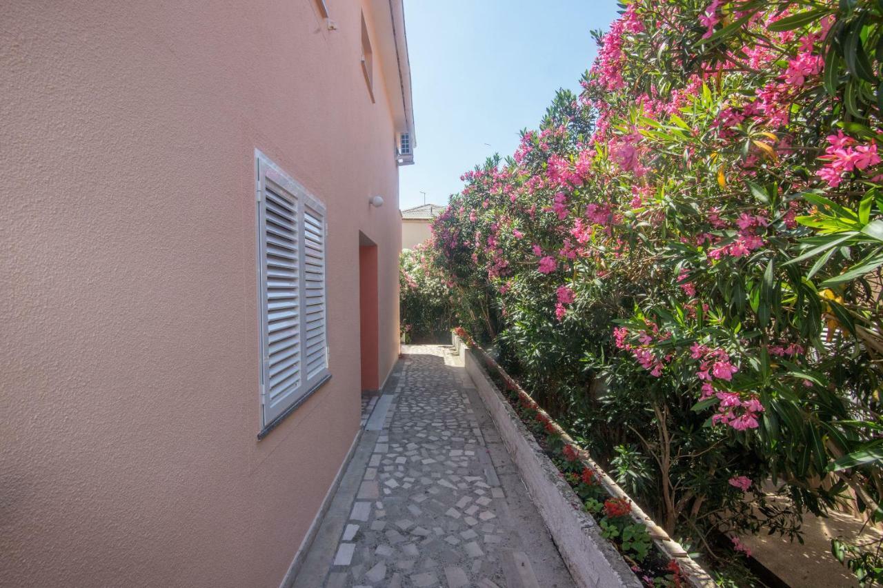 Apartment And Rooms Amenka نوفاليا المظهر الخارجي الصورة